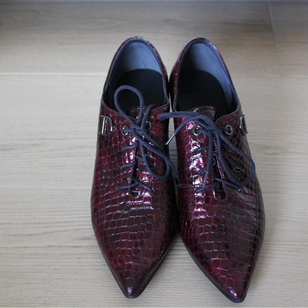 Burgundy Crocodile Pattern Dress Shoes